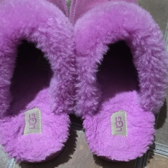 UGG Fuchsia Fluffy Slippers - Picture 2 of 3